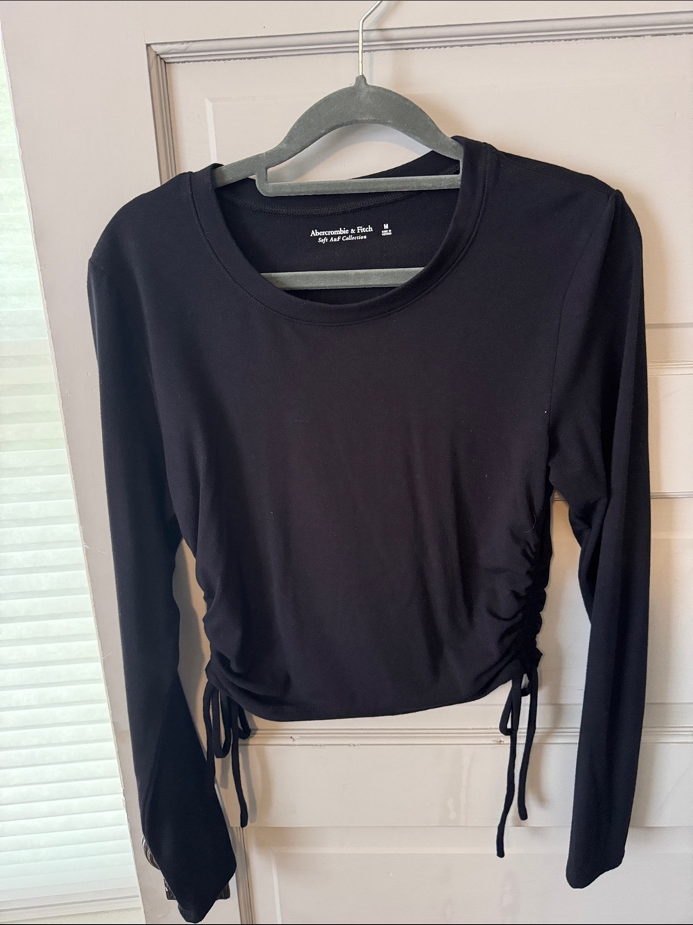 Abercrombie & Fitch Black Long-Sleeve Ruched Side-Tie Crop Top